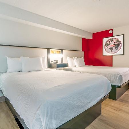 Ramada By Wyndham Kingston Motel Екстериор снимка