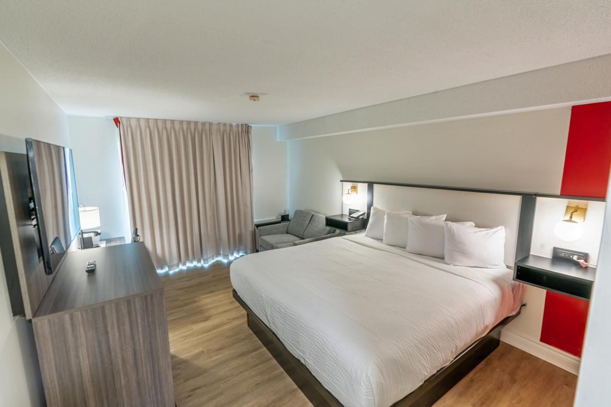 Ramada By Wyndham Kingston Motel Екстериор снимка
