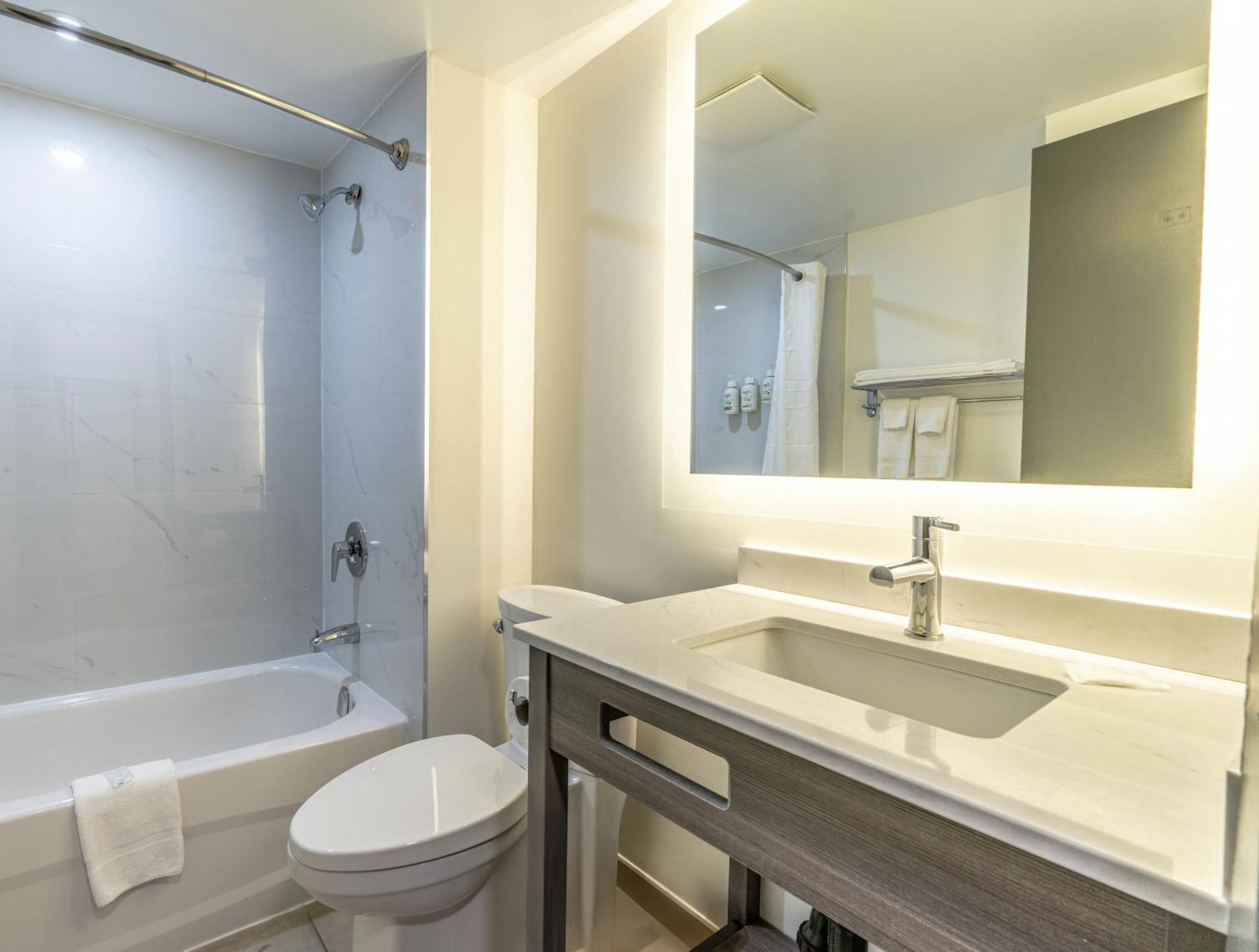 Ramada By Wyndham Kingston Motel Екстериор снимка